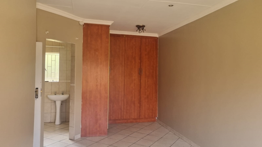 To Let 3 Bedroom Property for Rent in Ben Fleur Mpumalanga