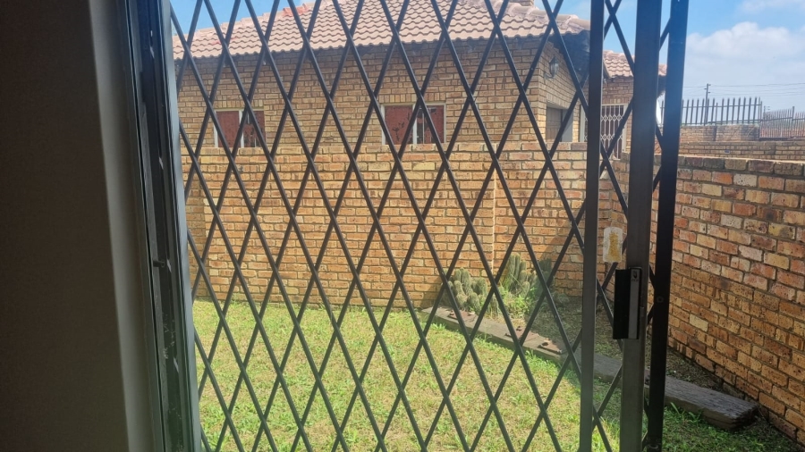 To Let 3 Bedroom Property for Rent in Ben Fleur Mpumalanga