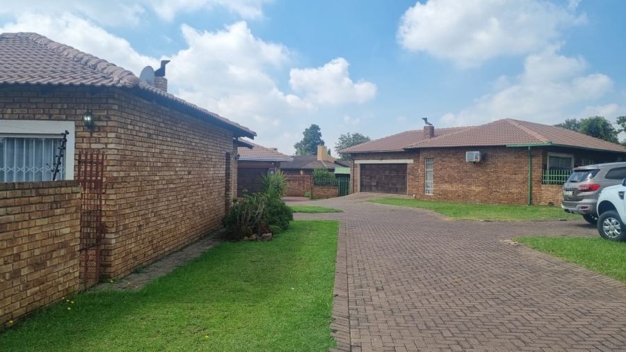 To Let 3 Bedroom Property for Rent in Ben Fleur Mpumalanga