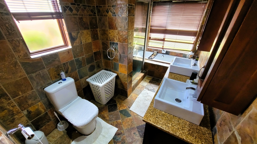 4 Bedroom Property for Sale in Matumi Golf Estate Mpumalanga
