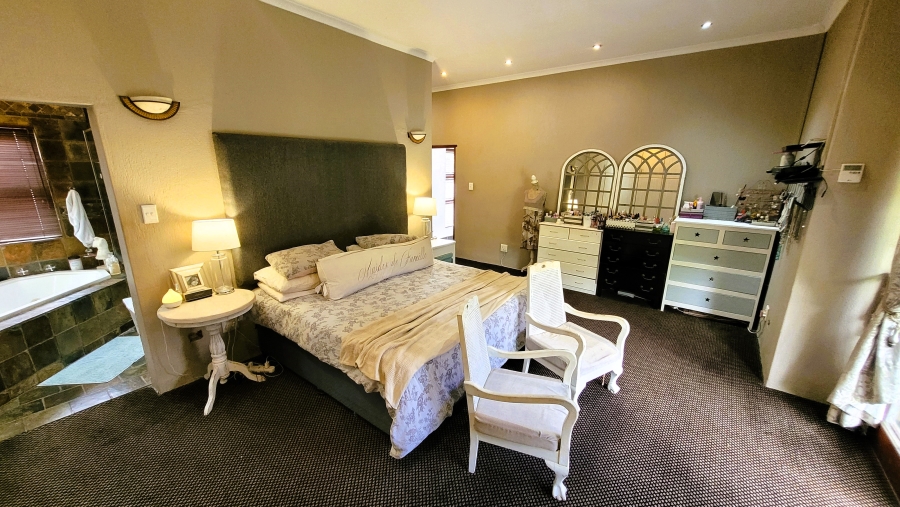 4 Bedroom Property for Sale in Matumi Golf Estate Mpumalanga