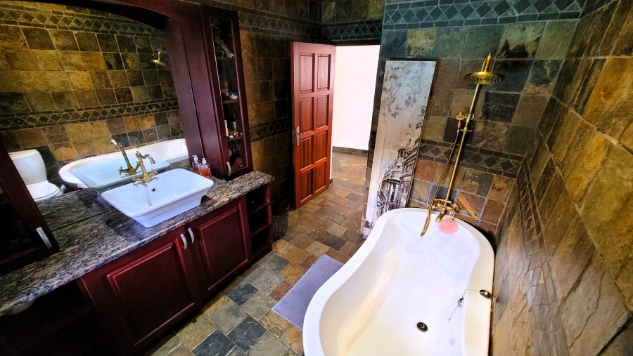 4 Bedroom Property for Sale in Matumi Golf Estate Mpumalanga