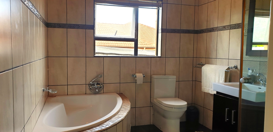 4 Bedroom Property for Sale in White River Country Estate Mpumalanga