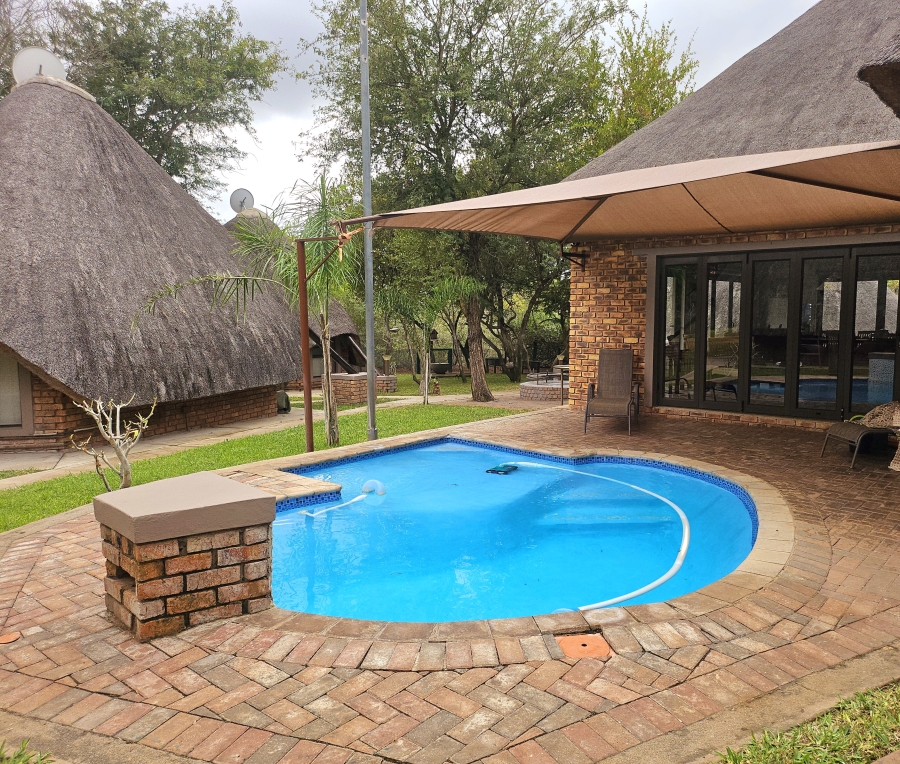 6 Bedroom Property for Sale in Marloth Park Mpumalanga