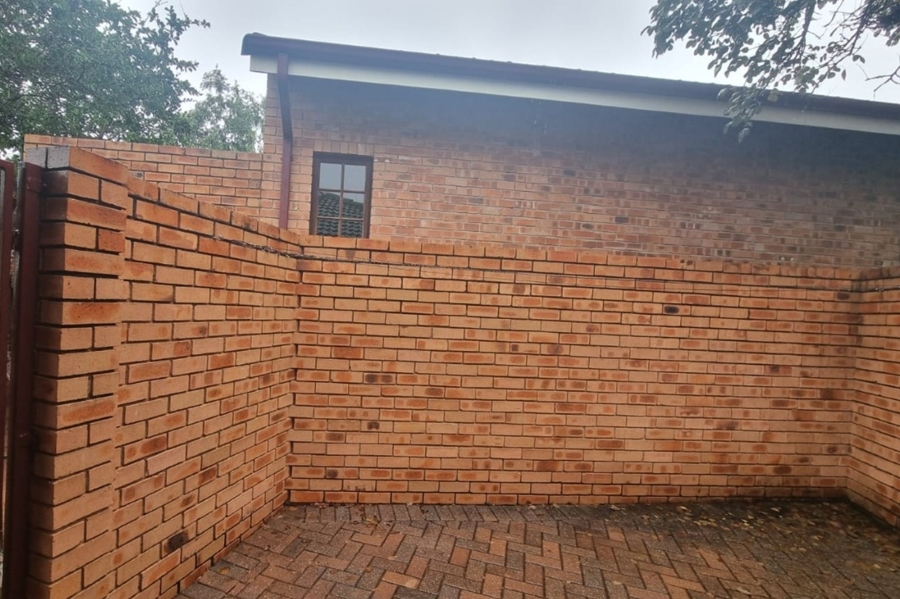 To Let 2 Bedroom Property for Rent in West Acres Mpumalanga