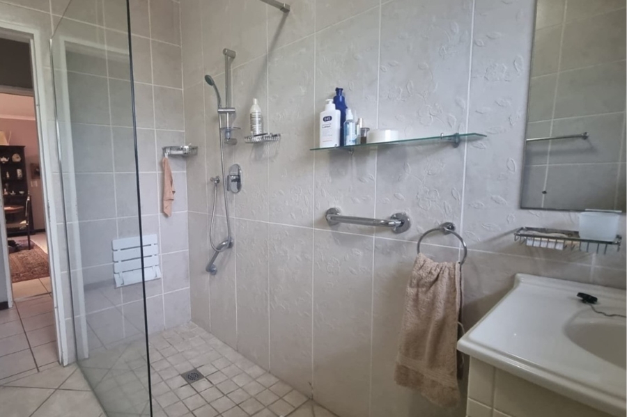 To Let 2 Bedroom Property for Rent in West Acres Mpumalanga