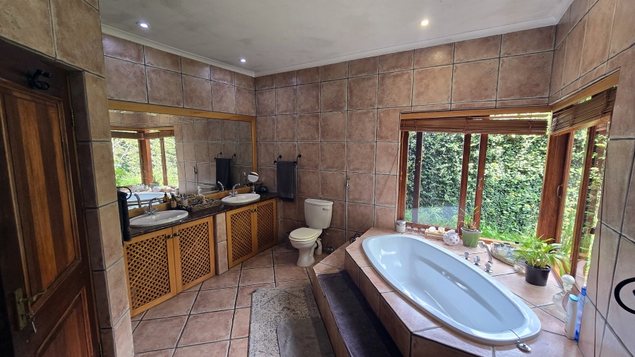 7 Bedroom Property for Sale in White River Country Estate Mpumalanga