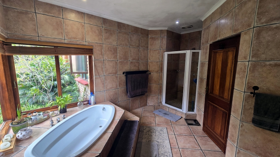 7 Bedroom Property for Sale in White River Country Estate Mpumalanga