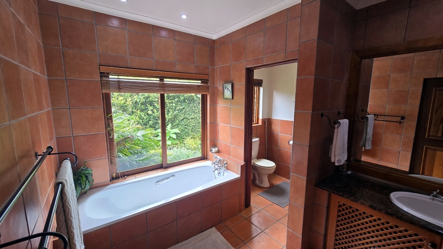 7 Bedroom Property for Sale in White River Country Estate Mpumalanga