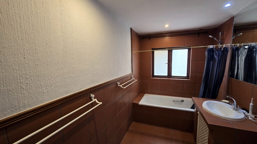 7 Bedroom Property for Sale in White River Country Estate Mpumalanga