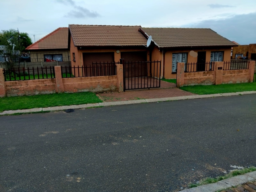 2 Bedroom Property for Sale in Witbank Ext 8 Mpumalanga