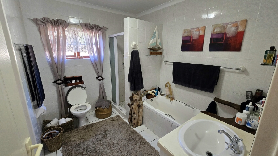 2 Bedroom Property for Sale in White River Mpumalanga