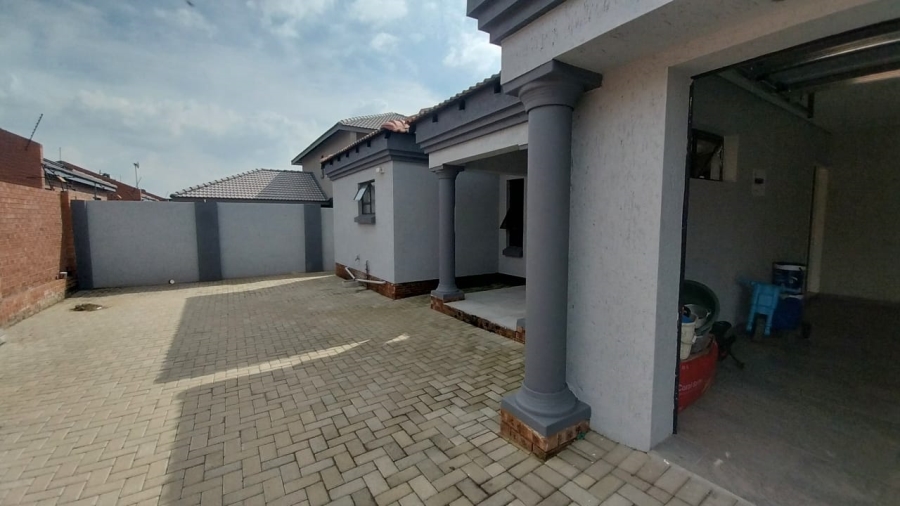 To Let 3 Bedroom Property for Rent in Suidheuwel Mpumalanga