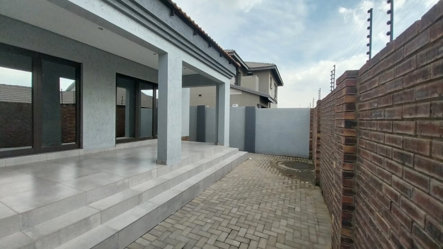 To Let 3 Bedroom Property for Rent in Suidheuwel Mpumalanga