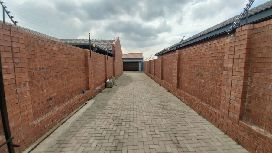 To Let 3 Bedroom Property for Rent in Suidheuwel Mpumalanga