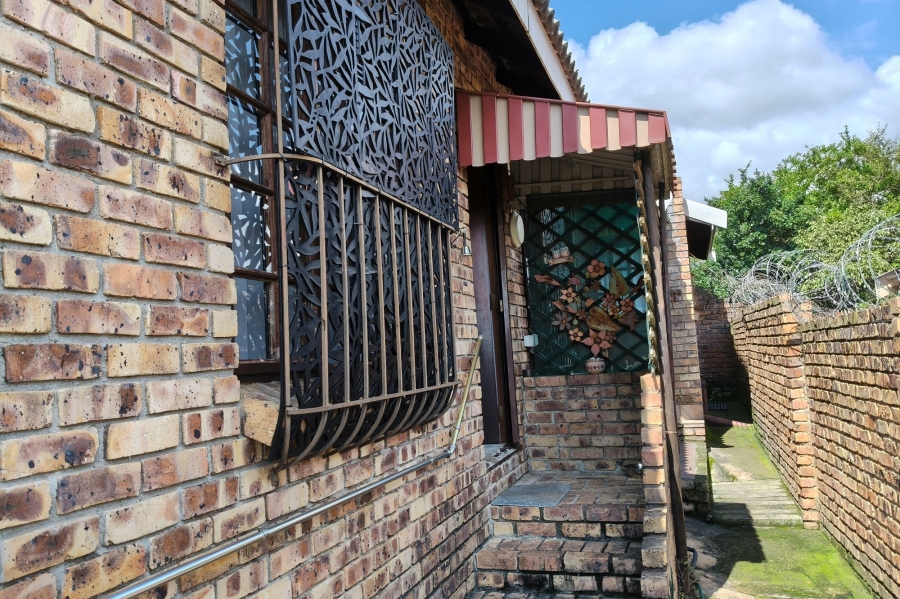 2 Bedroom Property for Sale in Sonheuwel Ext 1 Mpumalanga