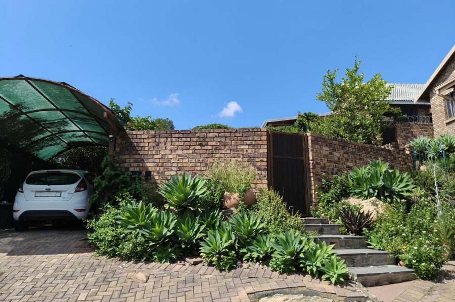 2 Bedroom Property for Sale in Sonheuwel Ext 1 Mpumalanga