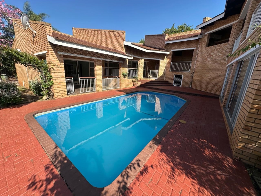 6 Bedroom Property for Sale in Sonheuwel Ext 1 Mpumalanga
