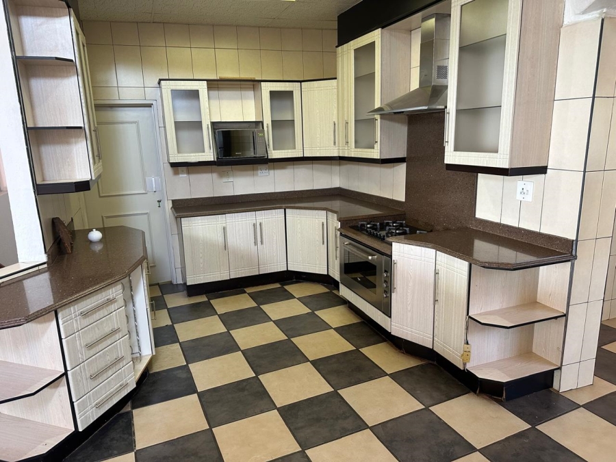 6 Bedroom Property for Sale in Sonheuwel Ext 1 Mpumalanga