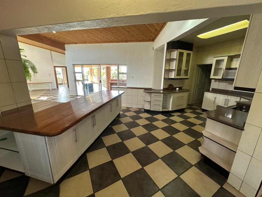 6 Bedroom Property for Sale in Sonheuwel Ext 1 Mpumalanga