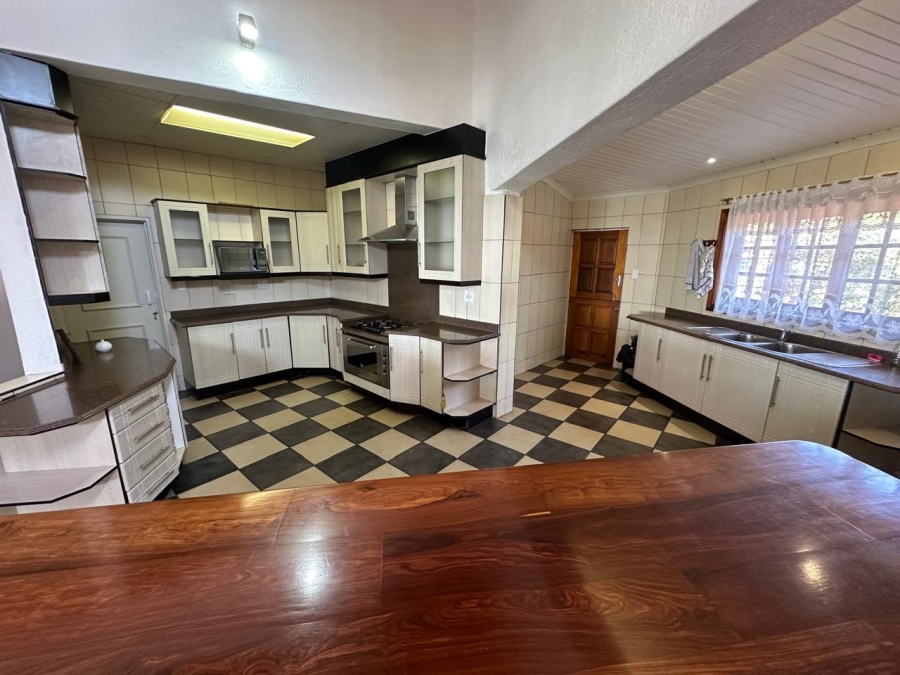 6 Bedroom Property for Sale in Sonheuwel Ext 1 Mpumalanga