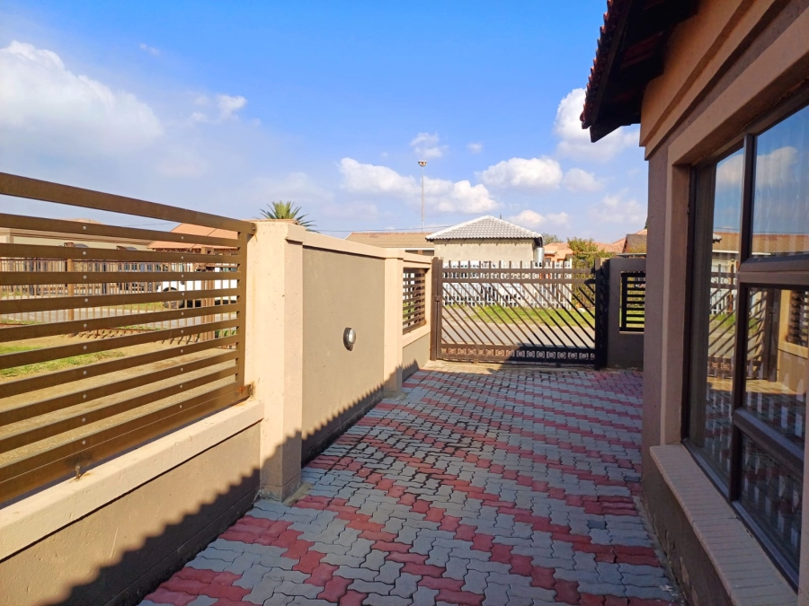 3 Bedroom Property for Sale in Embalenhle Mpumalanga