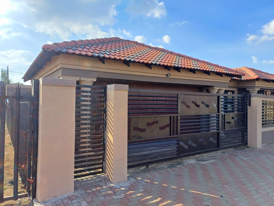 3 Bedroom Property for Sale in Embalenhle Mpumalanga