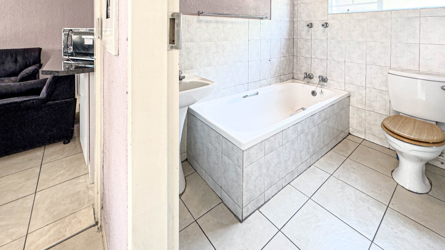 1 Bedroom Property for Sale in West Acres Ext 24 Mpumalanga