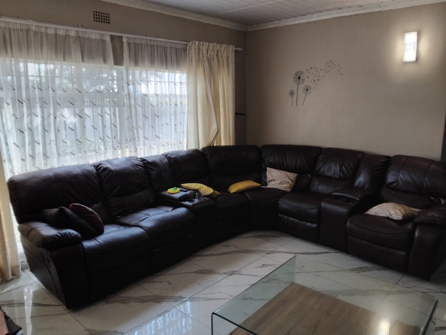 4 Bedroom Property for Sale in Witbank Ext 8 Mpumalanga