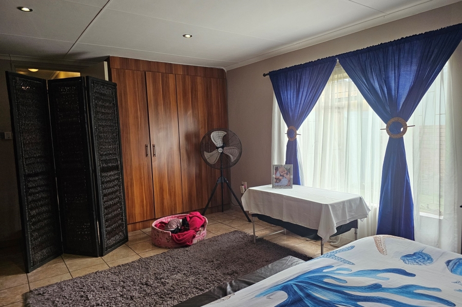 5 Bedroom Property for Sale in Middelburg Central Mpumalanga