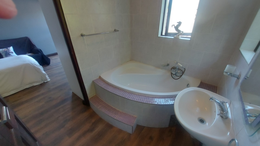 To Let 1 Bedroom Property for Rent in White River Mpumalanga