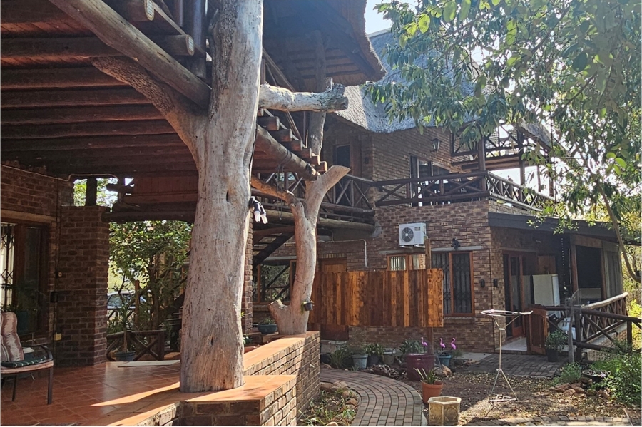 5 Bedroom Property for Sale in Marloth Park Mpumalanga