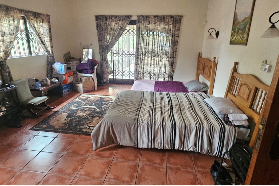 5 Bedroom Property for Sale in Marloth Park Mpumalanga