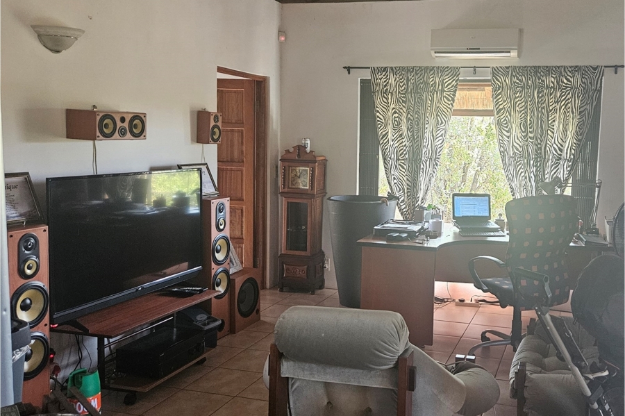 5 Bedroom Property for Sale in Marloth Park Mpumalanga