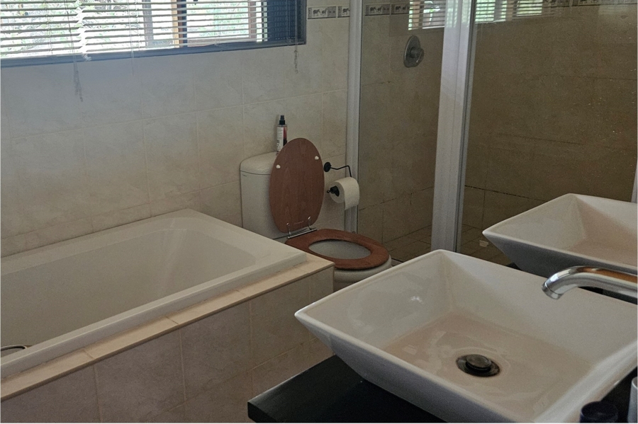 5 Bedroom Property for Sale in Marloth Park Mpumalanga