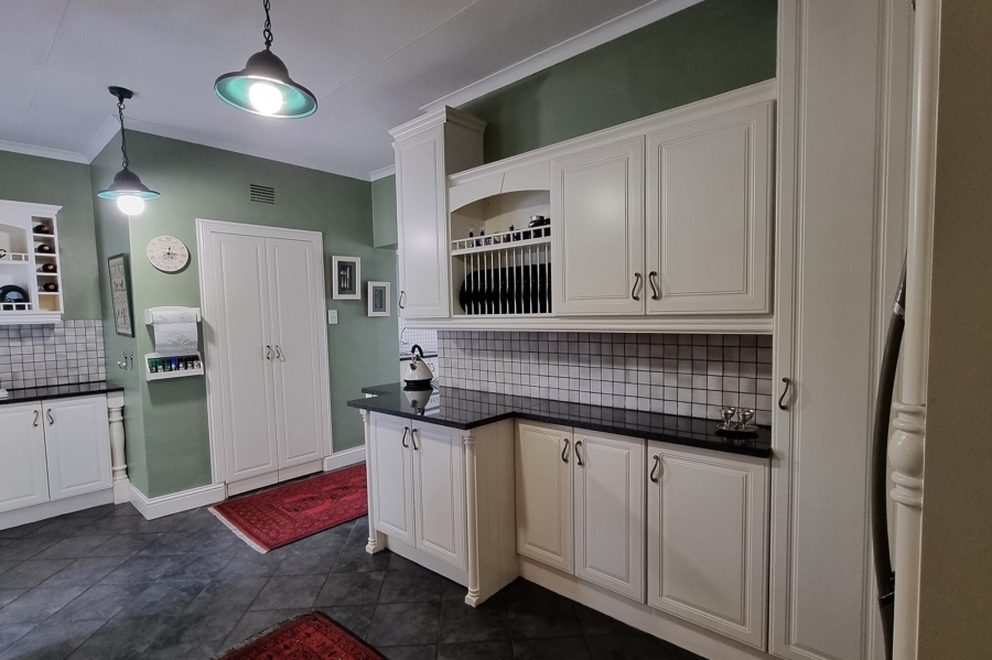 6 Bedroom Property for Sale in Nelspruit Ext 5 Mpumalanga