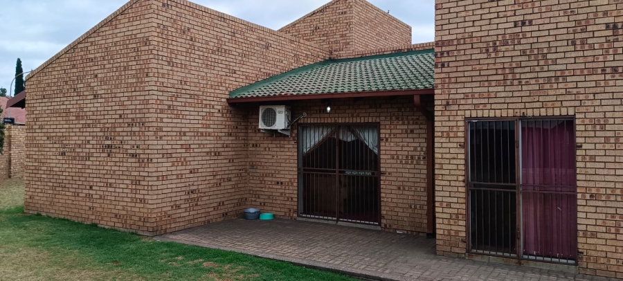 To Let 3 Bedroom Property for Rent in Ben Fleur Mpumalanga