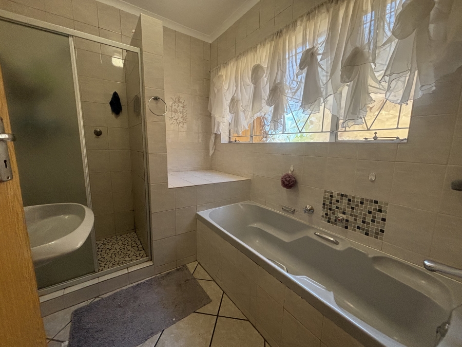 To Let 3 Bedroom Property for Rent in Ben Fleur Mpumalanga