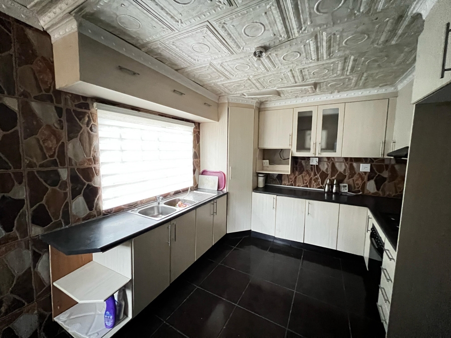 To Let 4 Bedroom Property for Rent in Entokozweni East Mpumalanga