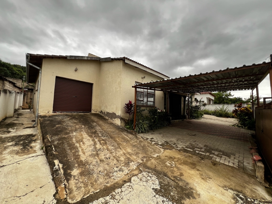 To Let 4 Bedroom Property for Rent in Entokozweni East Mpumalanga