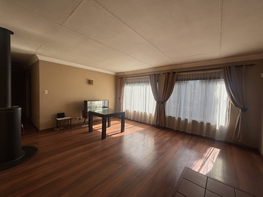 5 Bedroom Property for Sale in Ben Fleur Mpumalanga
