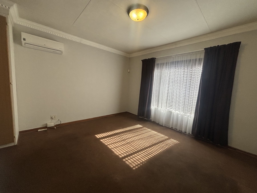 5 Bedroom Property for Sale in Ben Fleur Mpumalanga