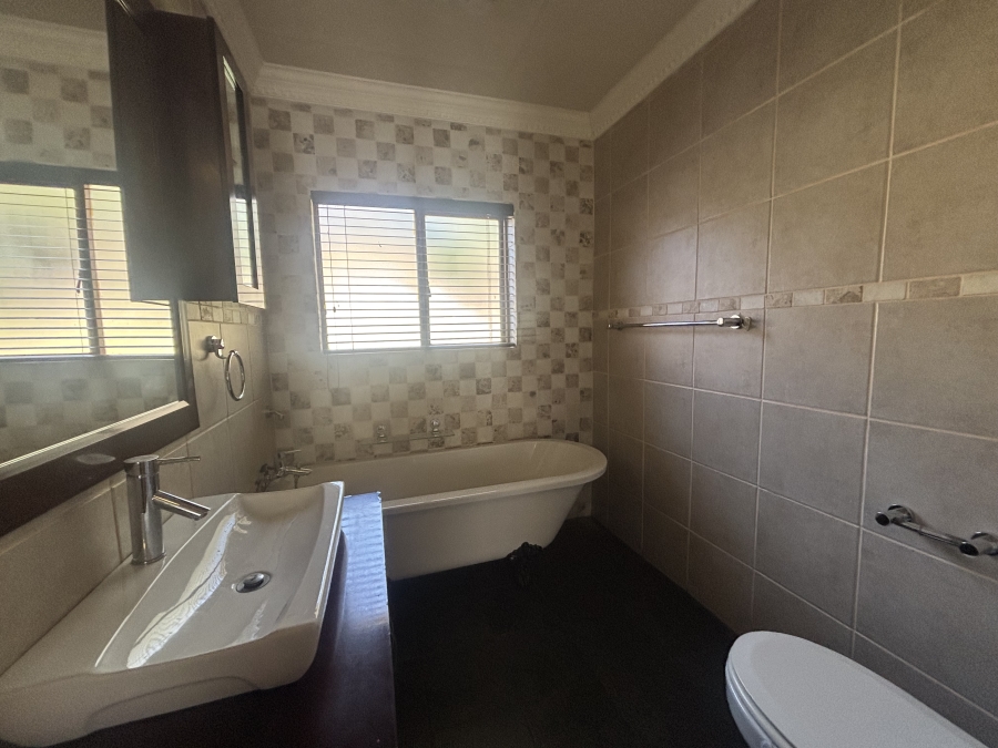 5 Bedroom Property for Sale in Ben Fleur Mpumalanga