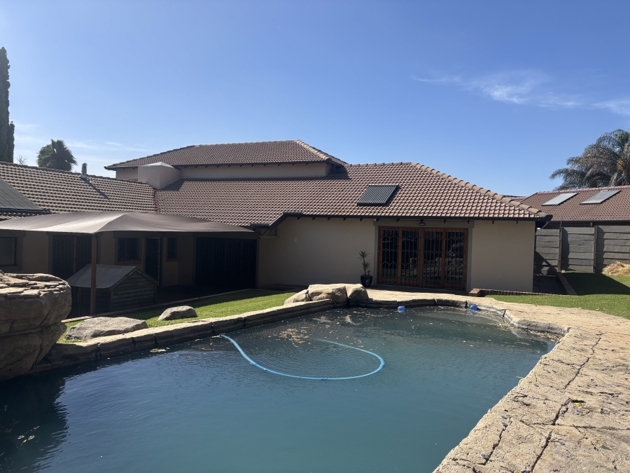 5 Bedroom Property for Sale in Ben Fleur Mpumalanga