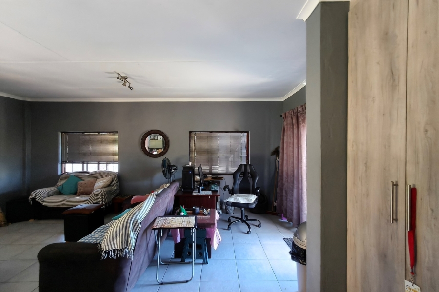 2 Bedroom Property for Sale in Stonehenge Mpumalanga