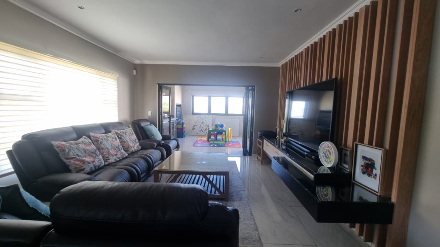 To Let 4 Bedroom Property for Rent in Riverside Park Mpumalanga