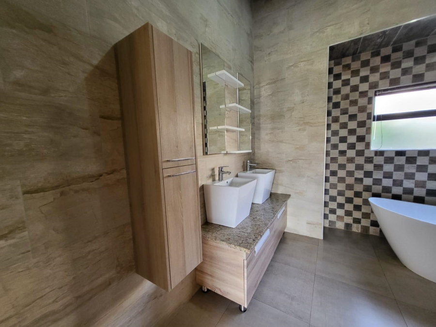 To Let 4 Bedroom Property for Rent in The Rest Nature Estate Mpumalanga
