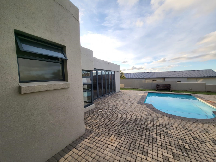 To Let 4 Bedroom Property for Rent in The Rest Nature Estate Mpumalanga