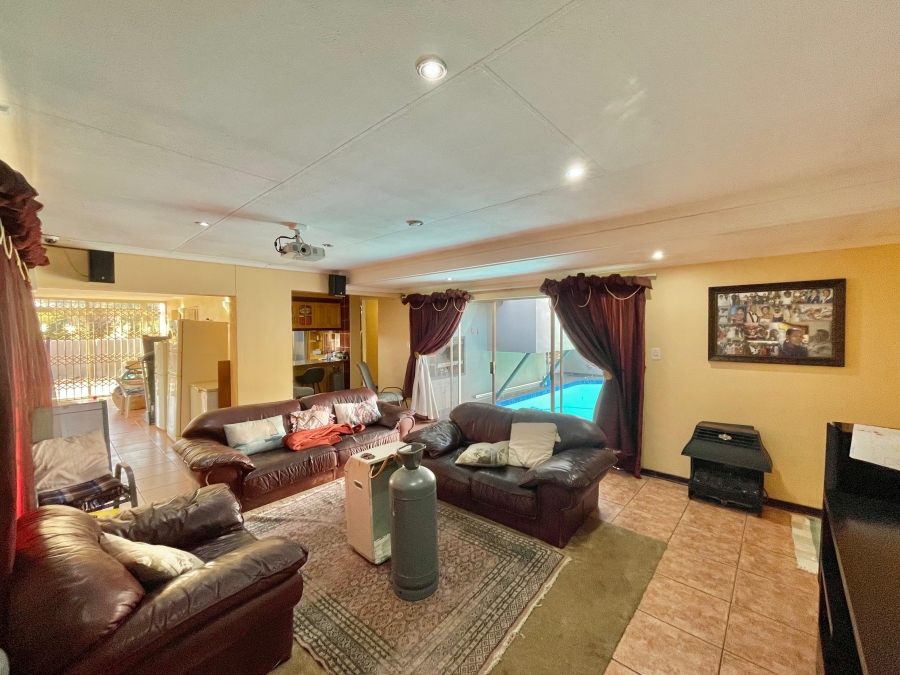 5 Bedroom Property for Sale in Secunda Mpumalanga