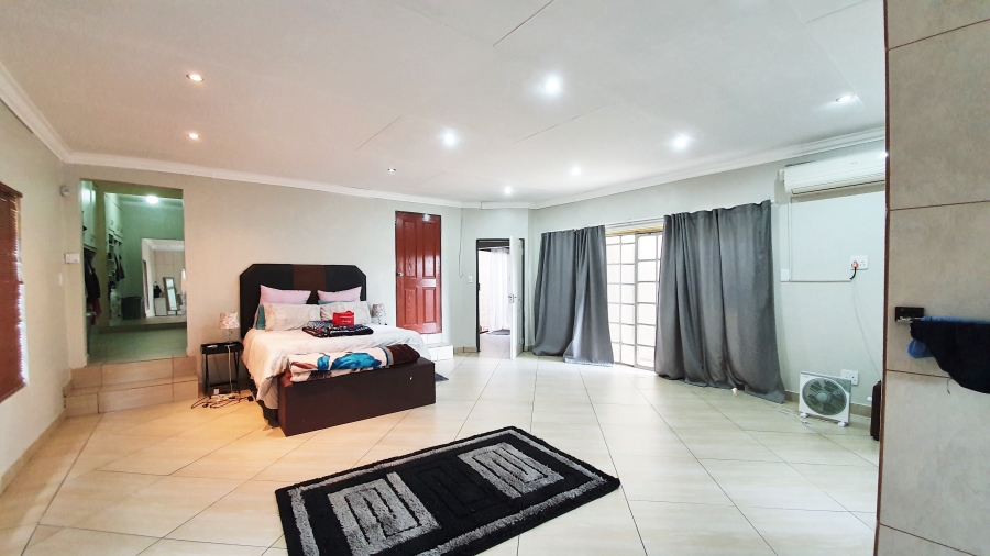 5 Bedroom Property for Sale in Stonehenge Ext 1 Mpumalanga